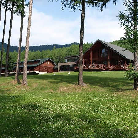 Log Hotel Larch Lake Kanayama Minamifurano المظهر الخارجي الصورة