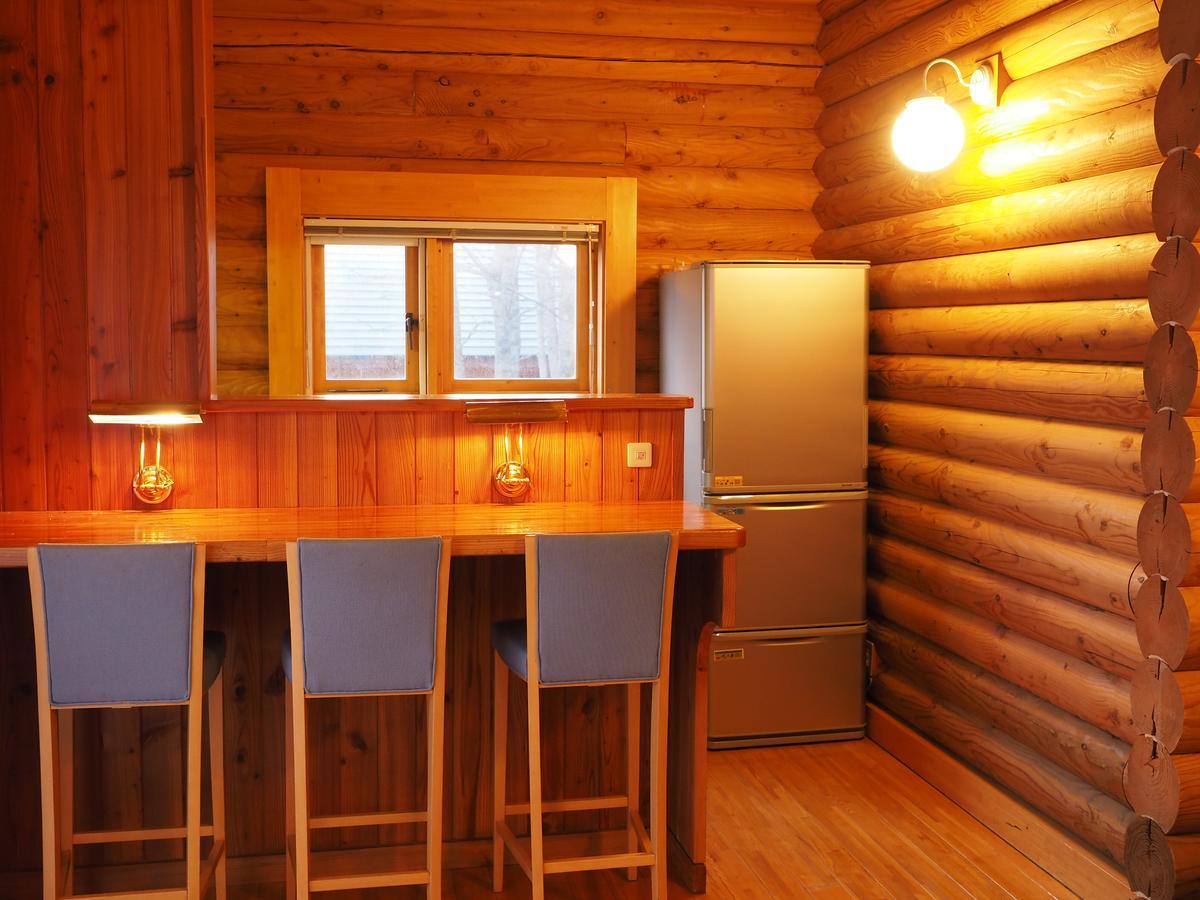 Log Hotel Larch Lake Kanayama Minamifurano الغرفة الصورة