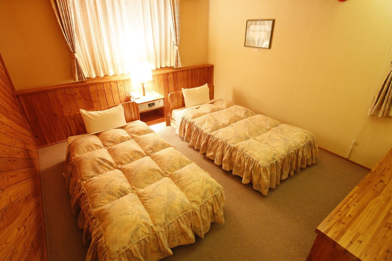Log Hotel Larch Lake Kanayama Minamifurano الغرفة الصورة