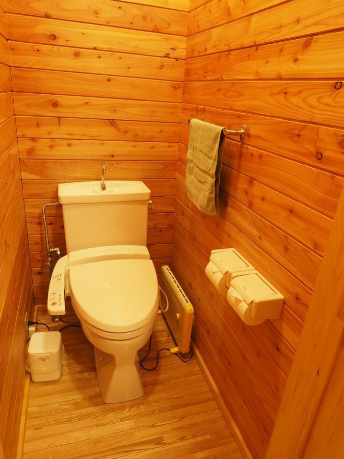 Log Hotel Larch Lake Kanayama Minamifurano الغرفة الصورة