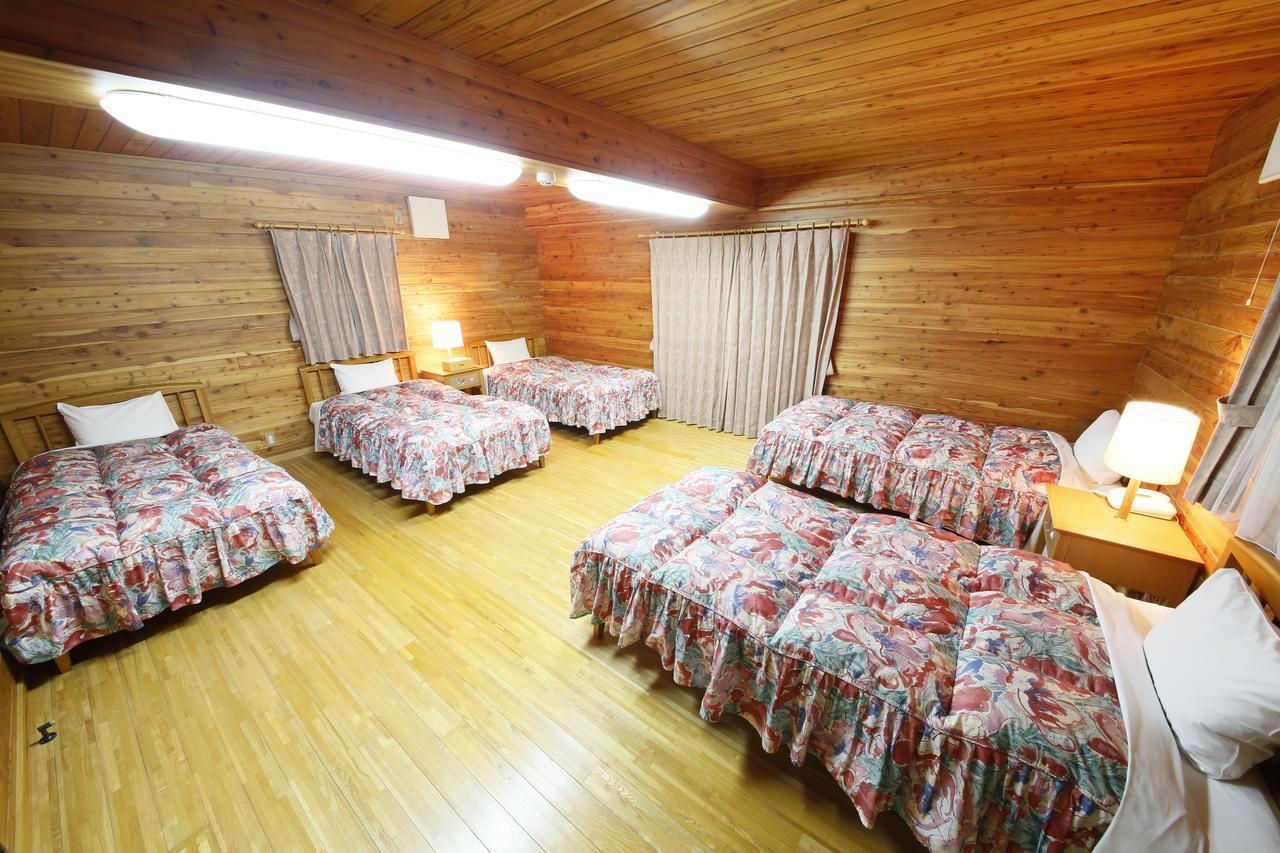 Log Hotel Larch Lake Kanayama Minamifurano الغرفة الصورة