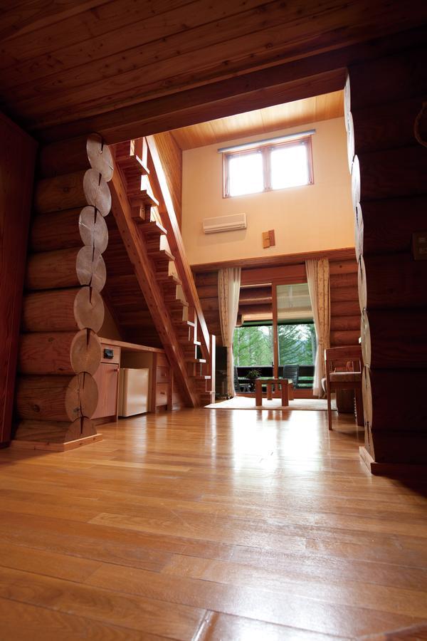 Log Hotel Larch Lake Kanayama Minamifurano الغرفة الصورة