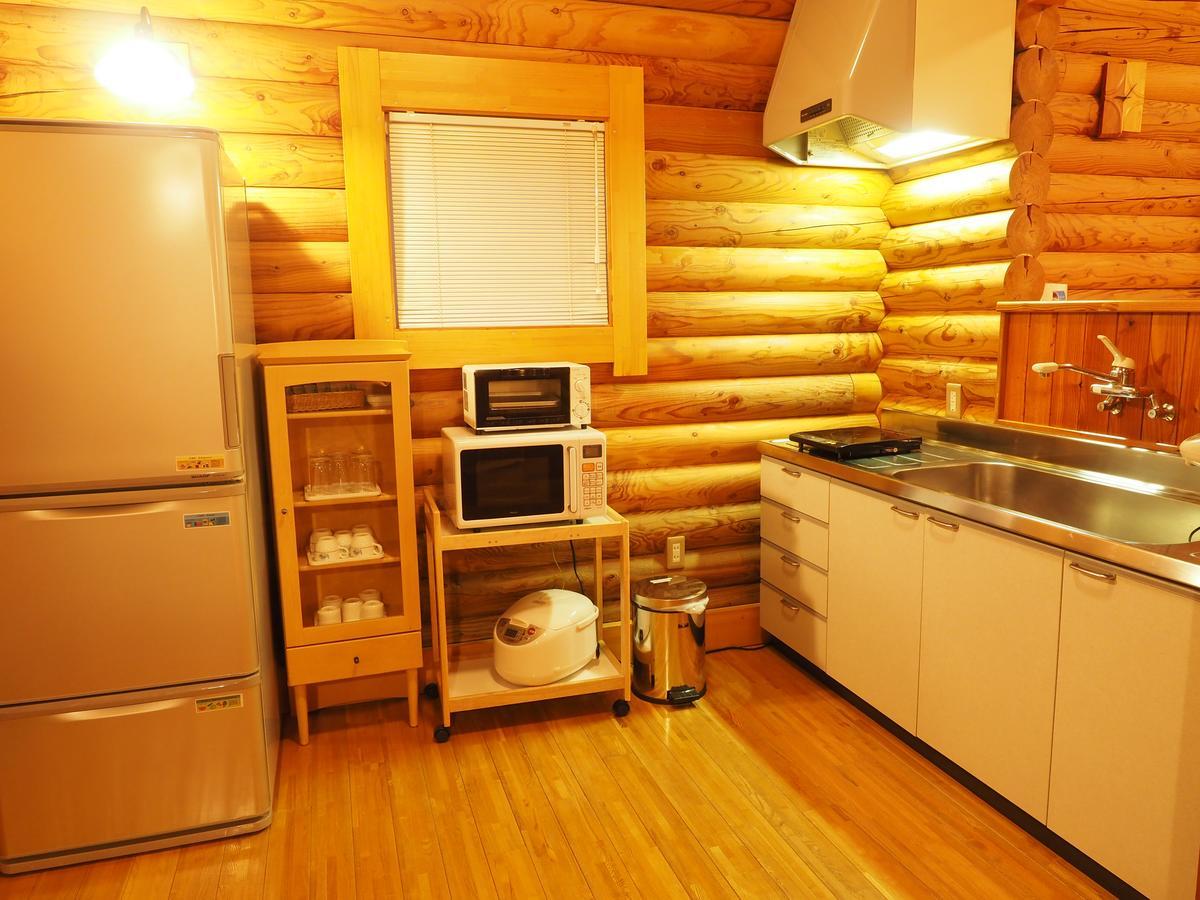 Log Hotel Larch Lake Kanayama Minamifurano الغرفة الصورة