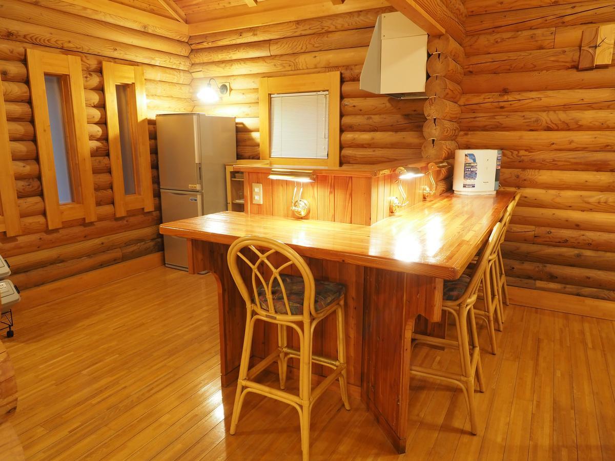 Log Hotel Larch Lake Kanayama Minamifurano الغرفة الصورة