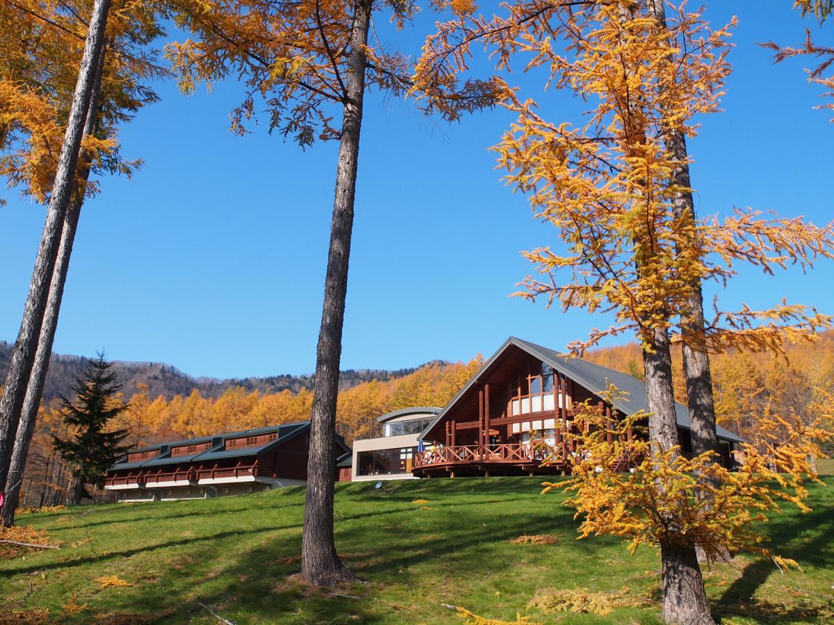Log Hotel Larch Lake Kanayama Minamifurano المظهر الخارجي الصورة