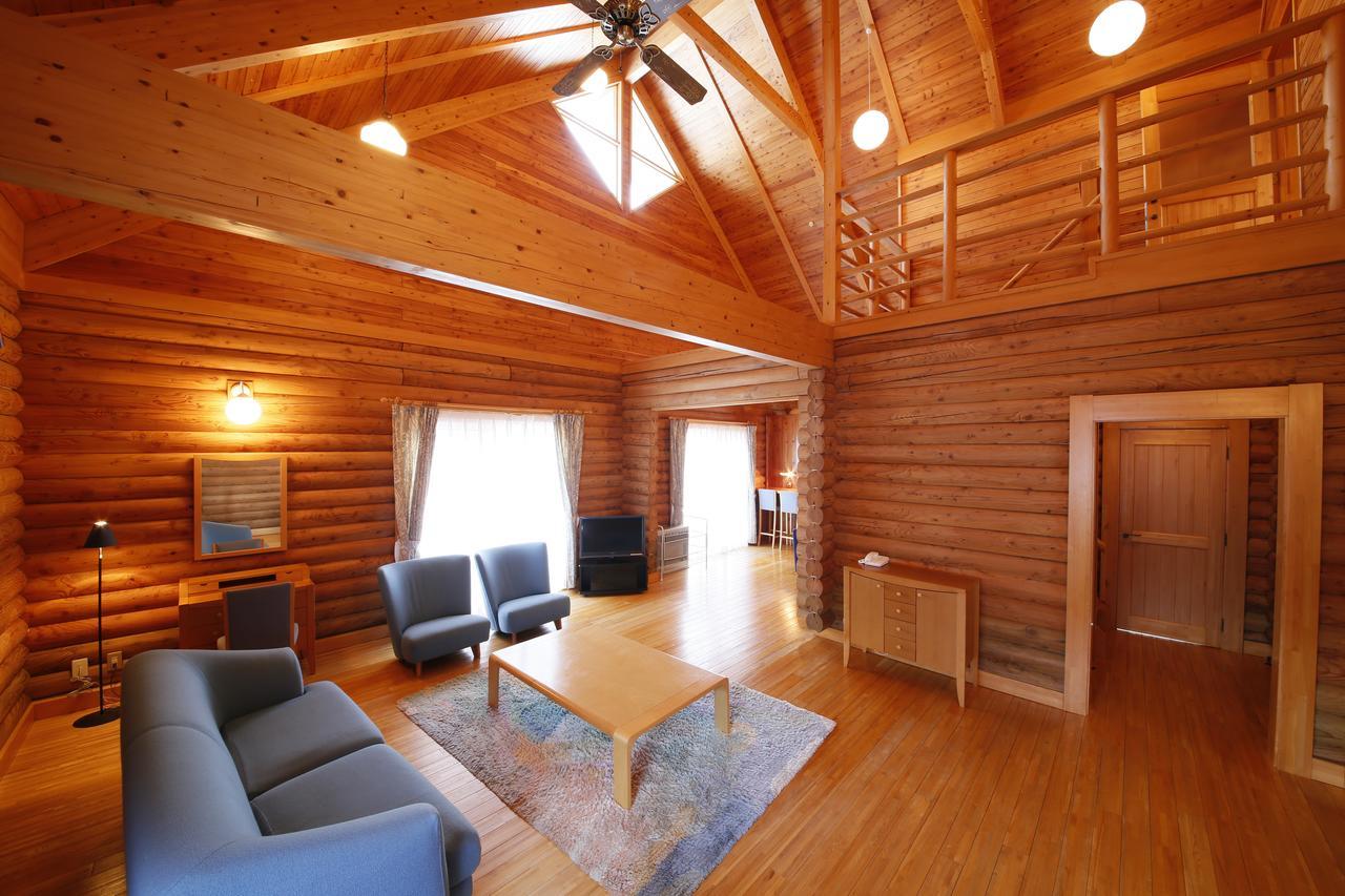 Log Hotel Larch Lake Kanayama Minamifurano المظهر الخارجي الصورة