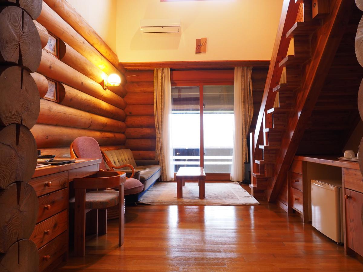 Log Hotel Larch Lake Kanayama Minamifurano الغرفة الصورة