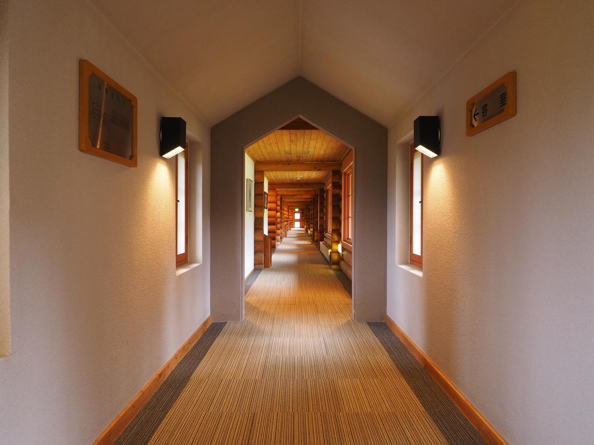 Log Hotel Larch Lake Kanayama Minamifurano المظهر الخارجي الصورة