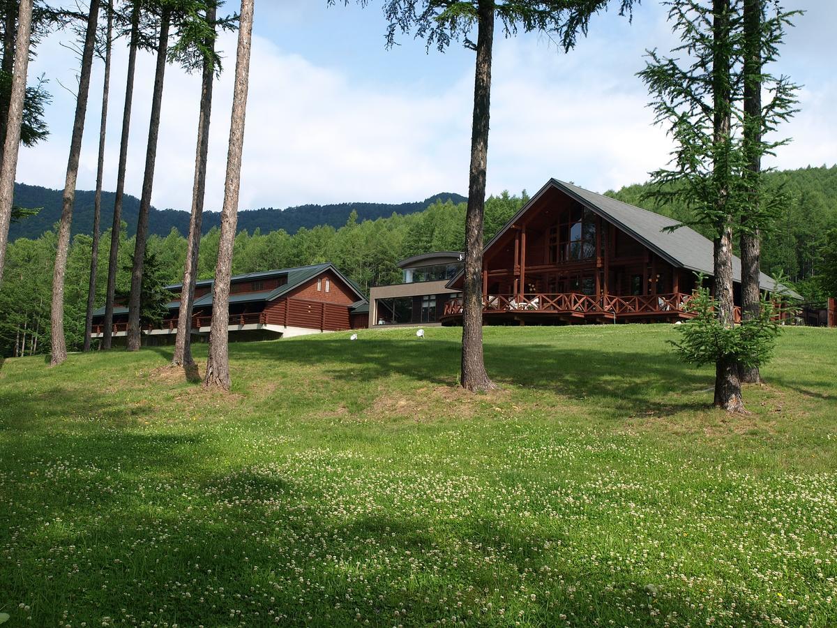 Log Hotel Larch Lake Kanayama Minamifurano المظهر الخارجي الصورة